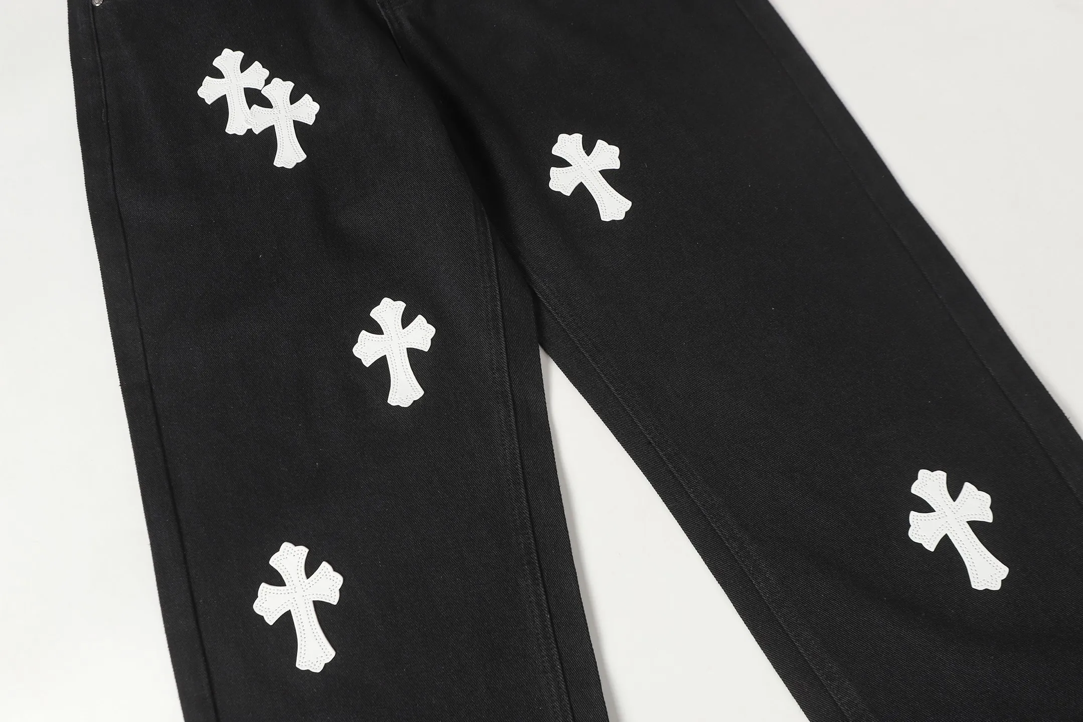 P260 Cross-border model, please do not place an order if you are pursuing quality - Chrome Hearts/Chrome Hearts Cross ✝️Pink embroidered washed jeans, trousers and casual pants - High weight, high density and high quality. The wool is soft, delicate and skin-friendly. It feels soft and silky. It has excellent warmth and skin-friendly properties - Custom-woven and dyed, no color difference. No matter the fabric or workmanship details, it beats the ordinary version on the market - Hardware zipper accessories are all customized, full of details -Colour: washed black -Size: 28 30 32 34 36